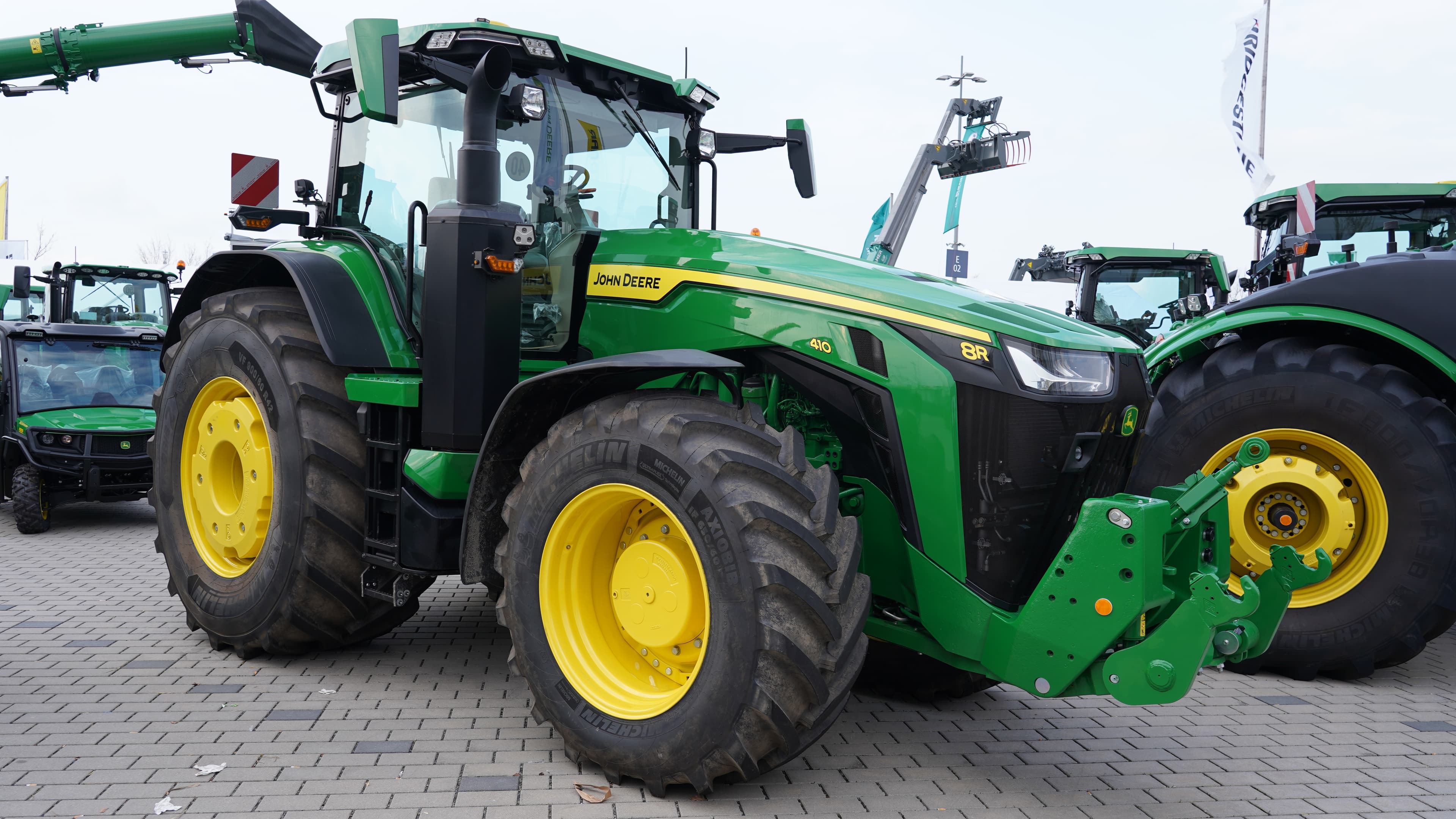 John Deere 8R Autonomous robot image