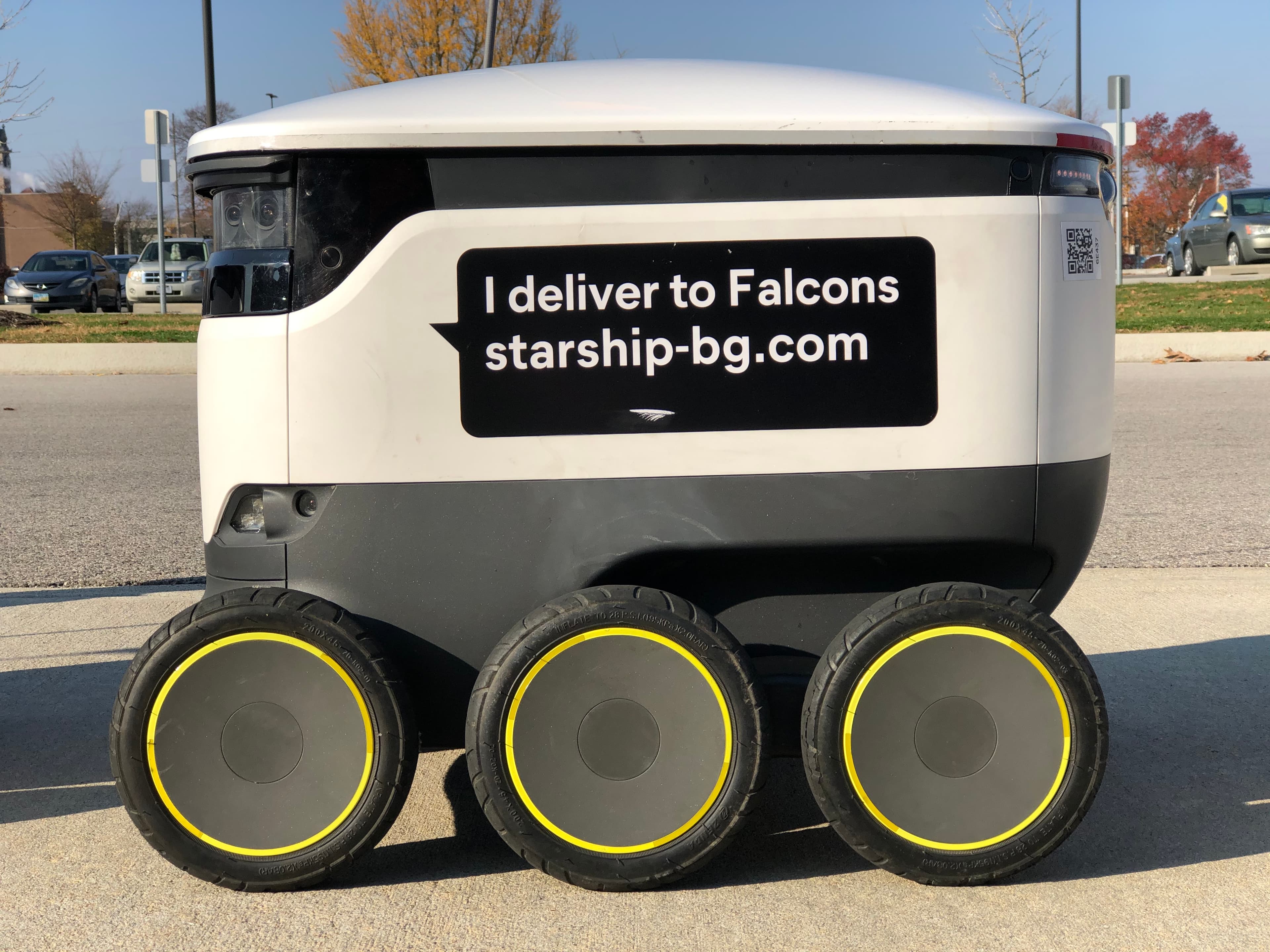 Starship autonomous delivery robot on a university campus